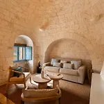 Willa Trullo Pia *